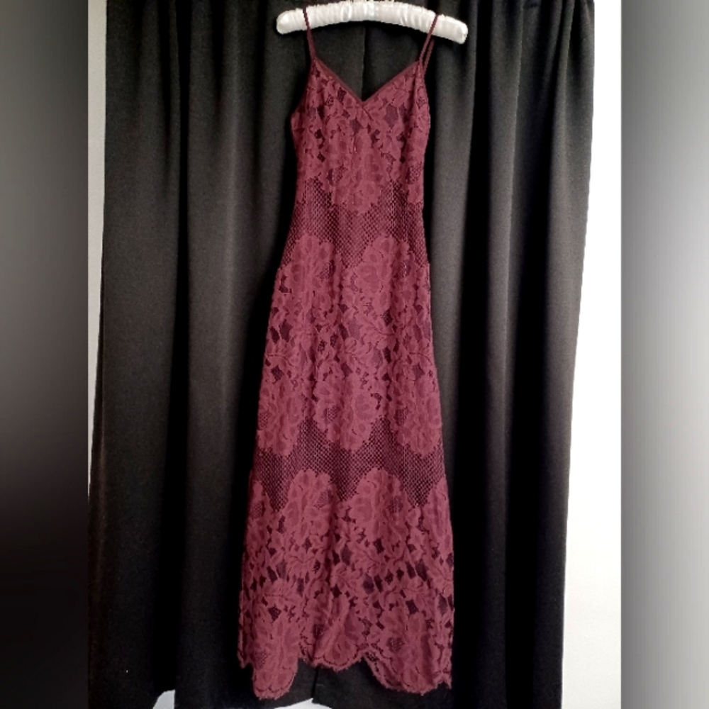 Tobi burgundy lace dress XS